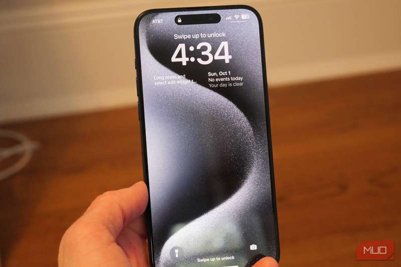 صفحه نمایش آیفون ۱۵ پرو مکس