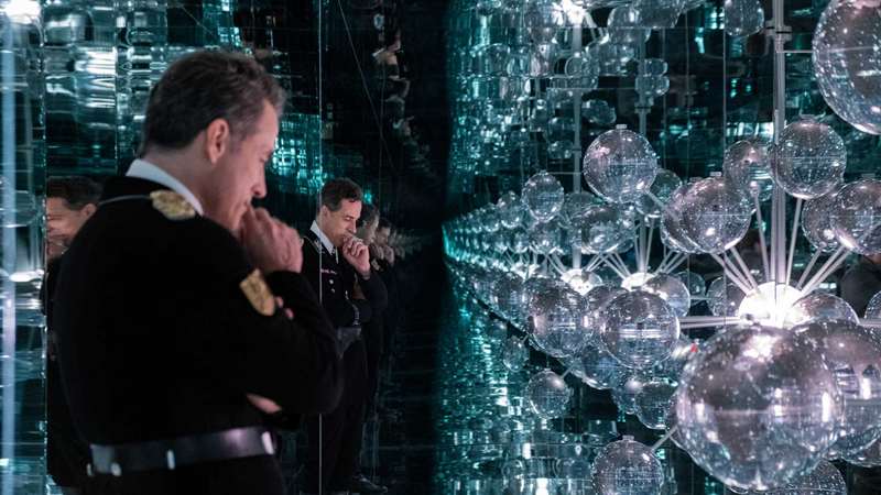 اتاق پرتال مرد در قصر بلند