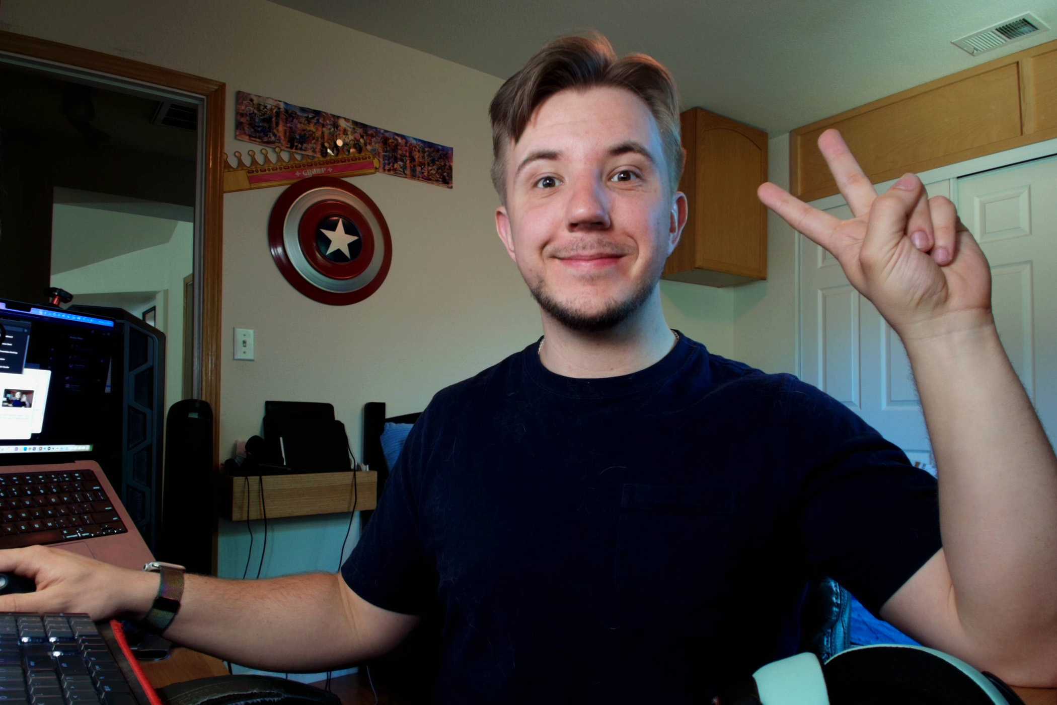 MX Brio، سرعت شاتر 1/30، ISO 300، نور کلید 30٪، اتاق یکنواخت بدون HDR