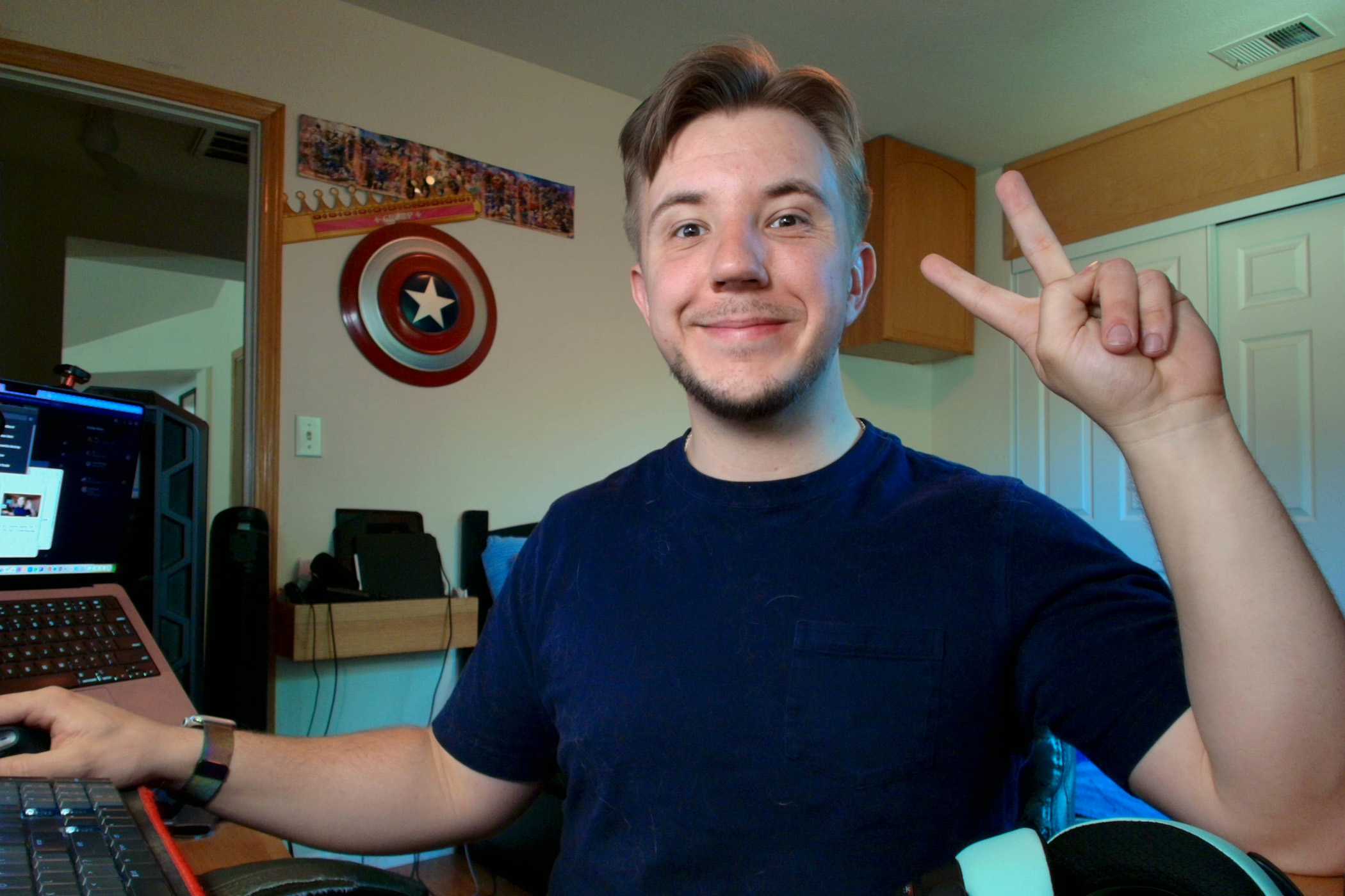 MX Brio، سرعت شاتر 1/30، ISO 300، نور کلید 30٪، HDR، اتاق یکنواخت