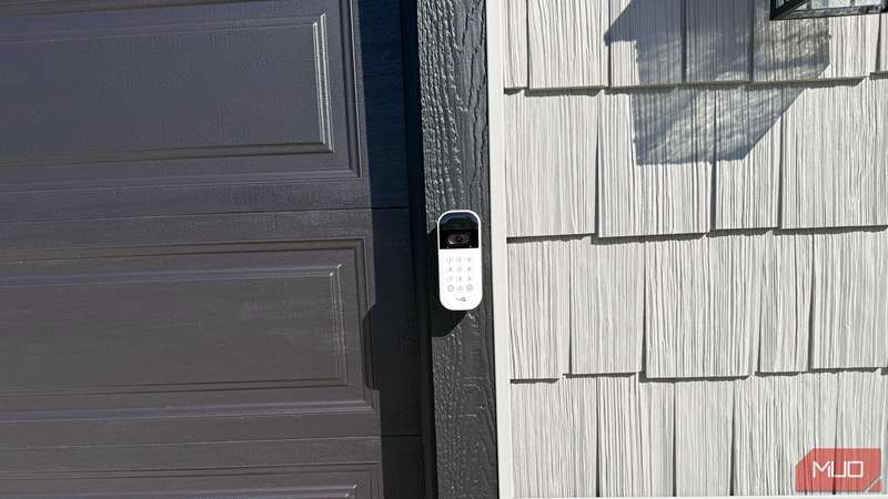 صفحه کلید ویدئویی myq نصب شده به صورت مستقیم در گاراژ