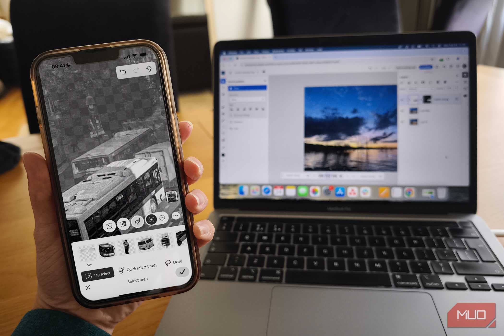 برنامه موبایل و وب فتوشاپ بر روی مک‌بوک