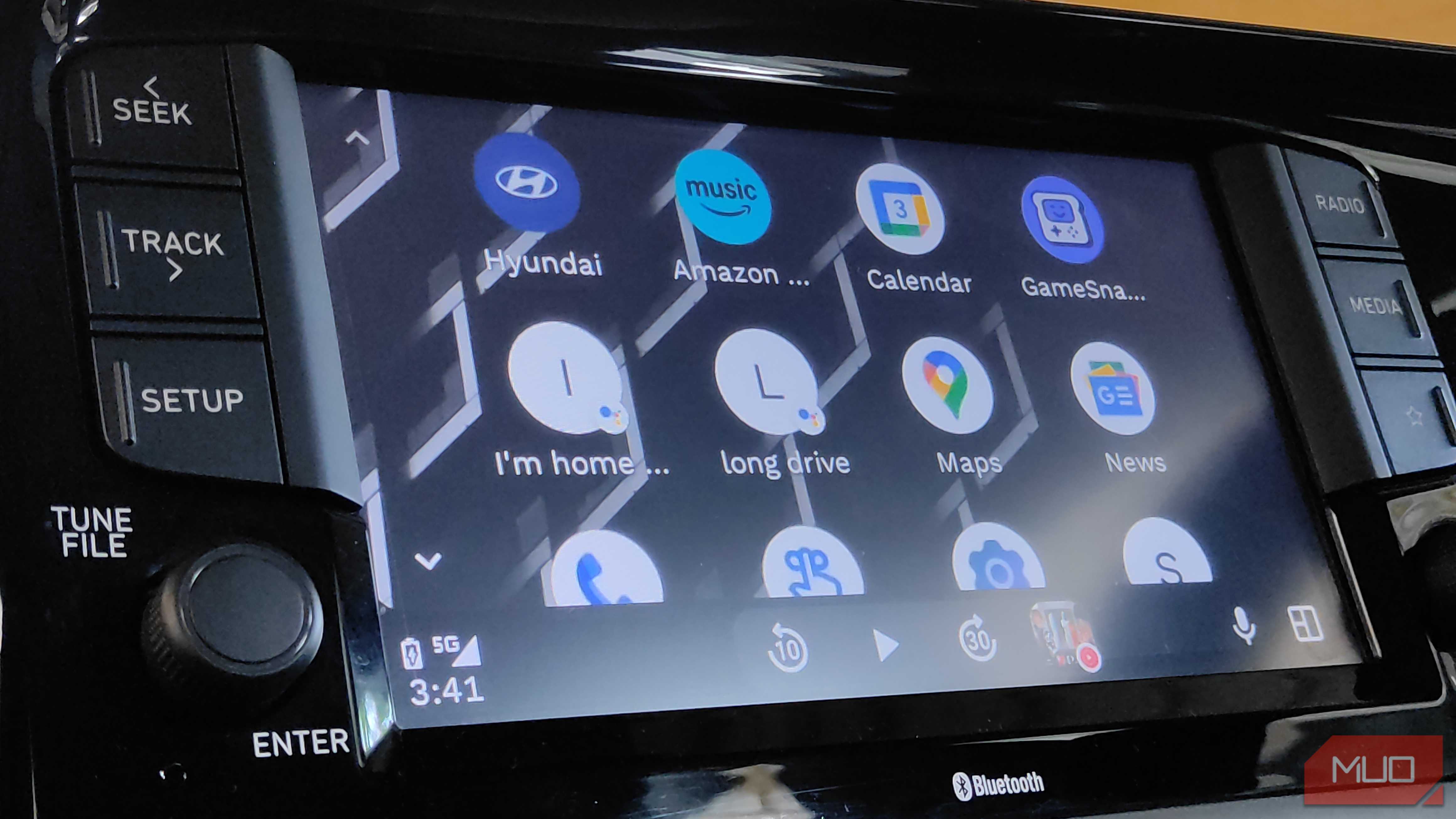 میانبرهای روتین‌های Assistant در لانچر Android Auto.