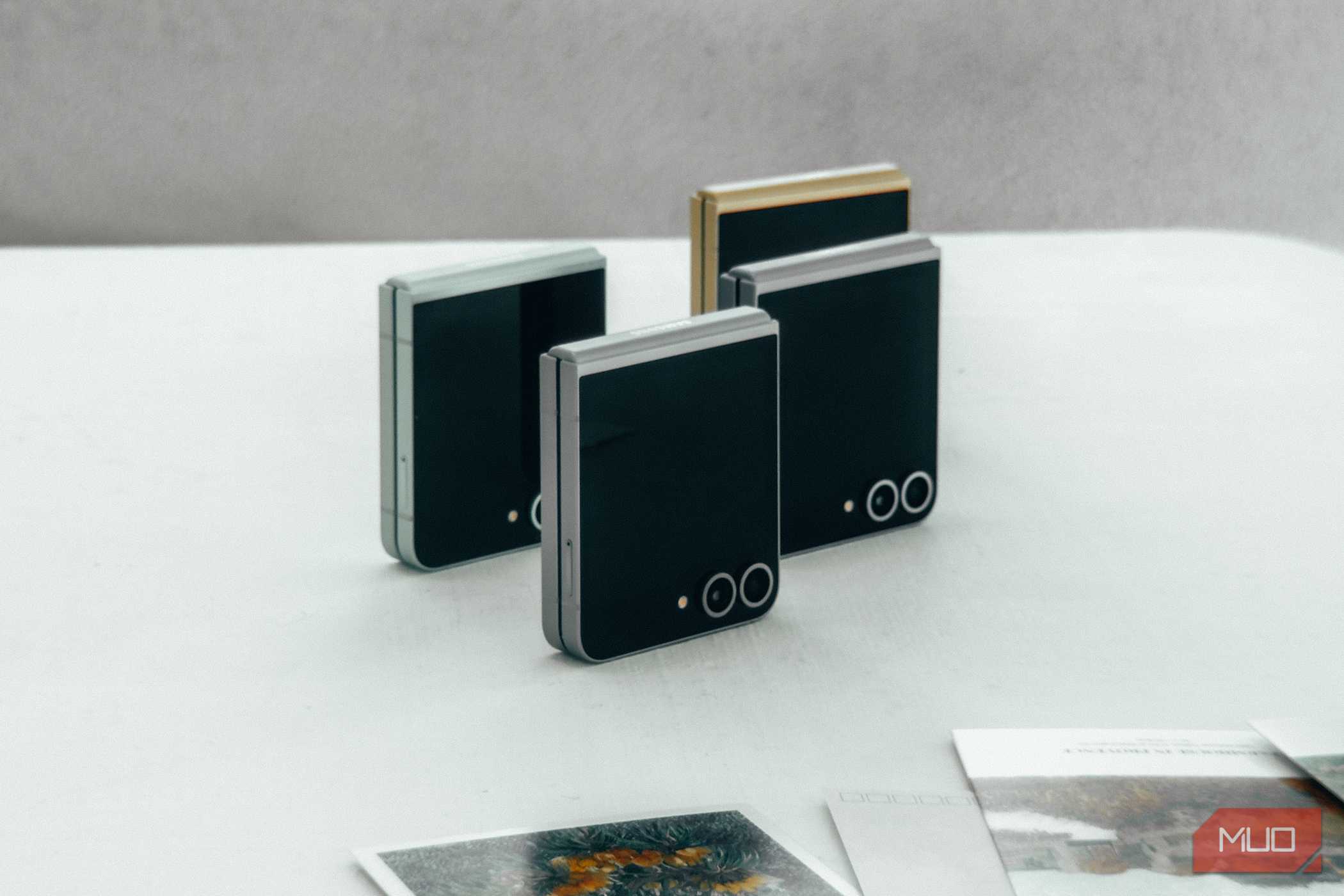 نمایشگرهای پوشش Samsung Galaxy Z Flip 6 در تمام رنگ‌ها