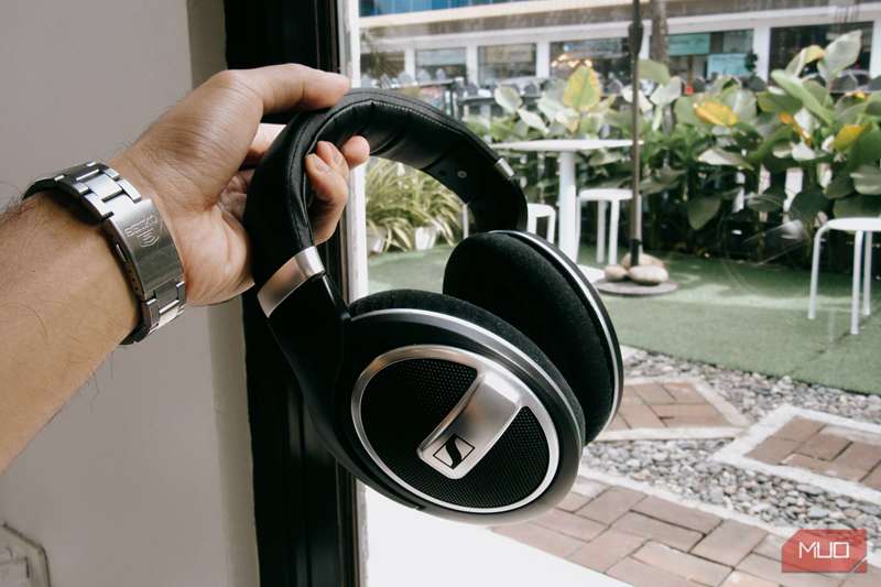 Sennheiser HD 599 SE در دست رس سرپوش