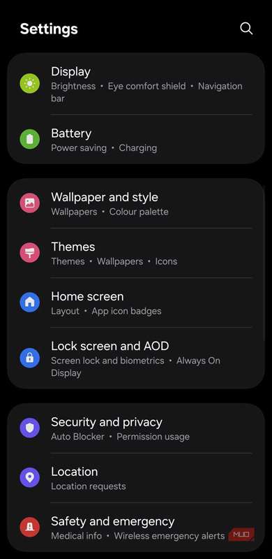منوی اصلی تنظیمات با گزینه‌های صفحه‌قفل و AOD
