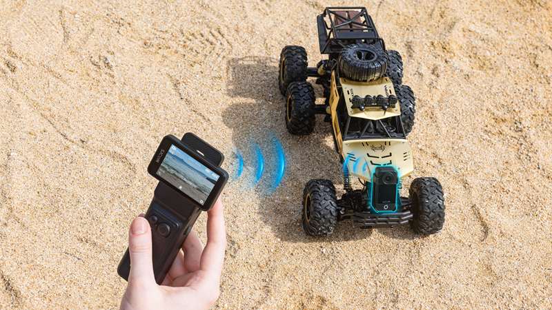 دوربین SJCM C400 در حالت کنترل‌کننده بی‌سیم دستی