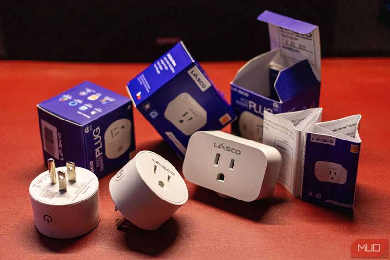 پلاگ‌های هوشمند همراه با دفترچه راهنما و جعبه