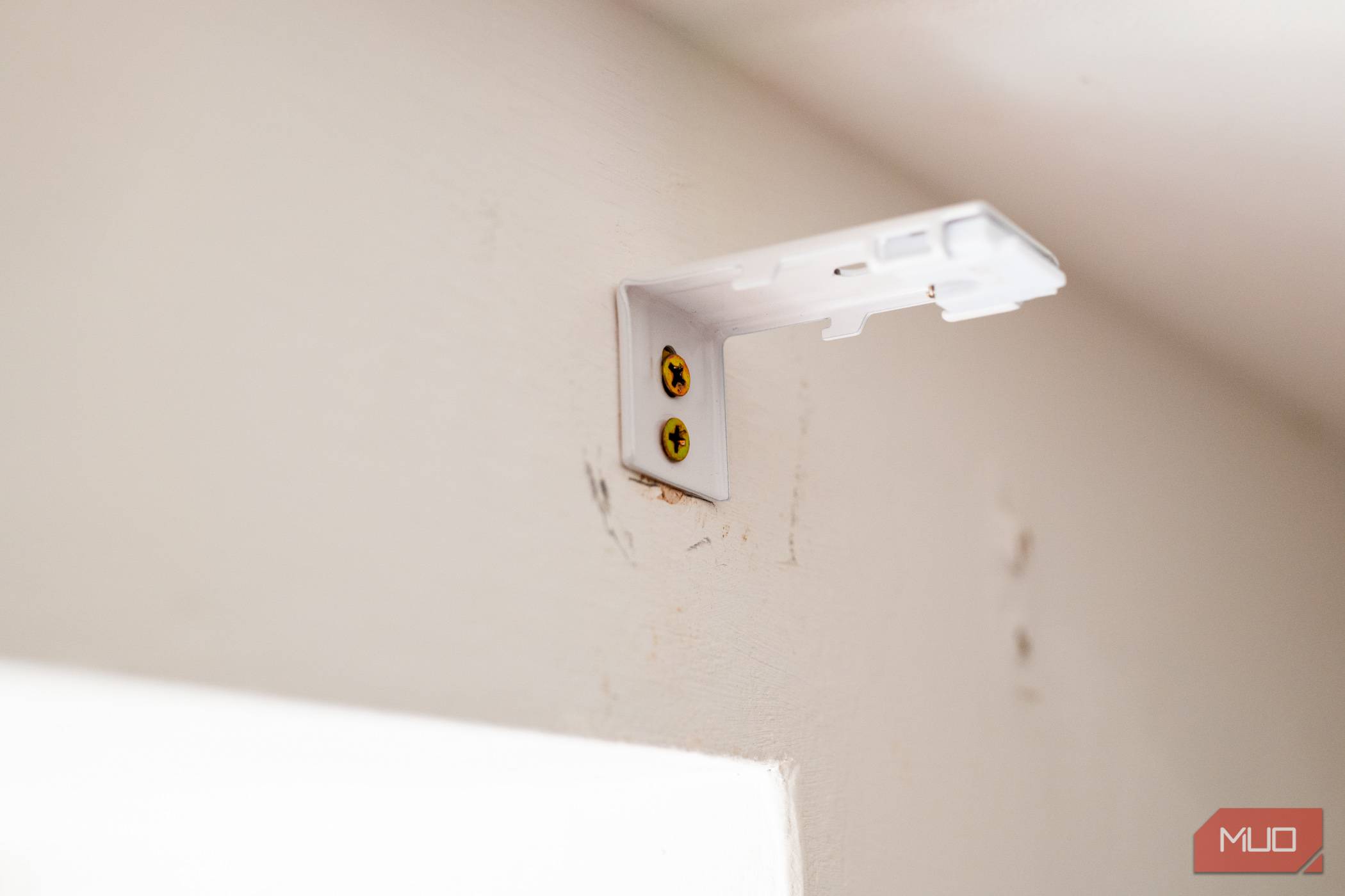 نصب گیره به دیوار پرده SmartWings Matter