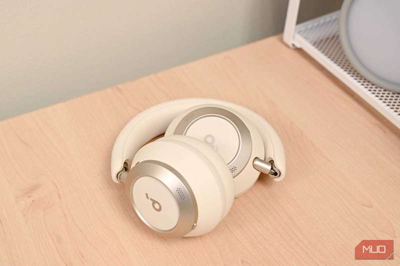 Soundcore Space One Pro جمع و جور شده