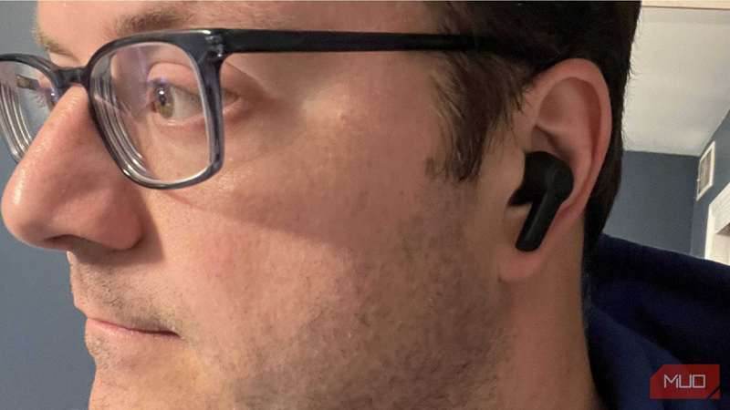 در حال استفاده از ایروداب‌های Soundpeats T3