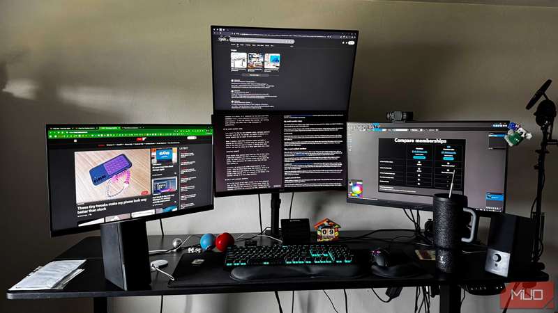 راه‌اندازی میز ایستاده با چهار مانیتور