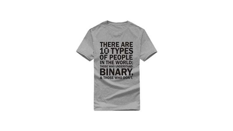 تی‌شرت با طرح پیام باینری.