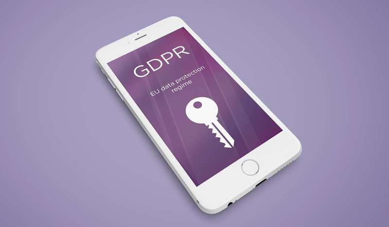 صفحه‌نمایش گوشی هوشمند نمایش متن "GDPR: EU data protection regime" و یک آیکون کلید
