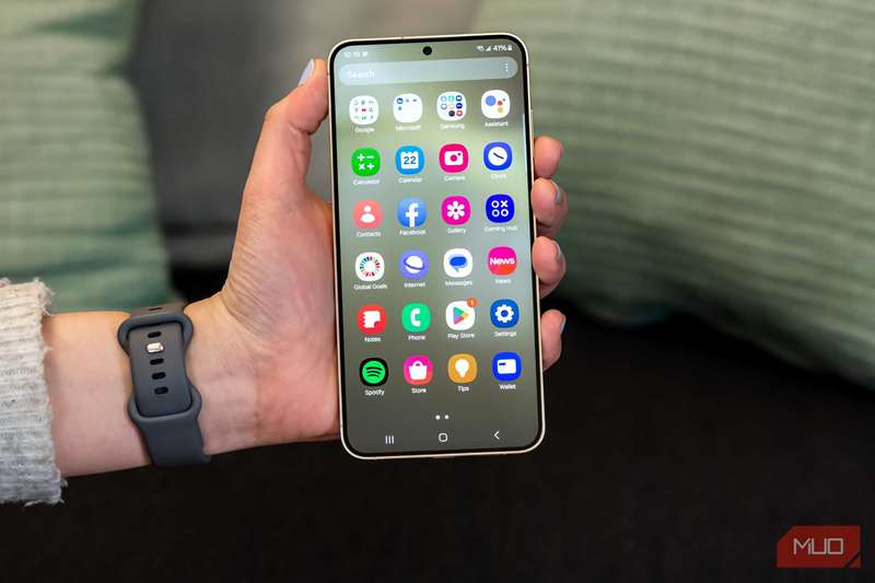 صفحه کتابخانهٔ برنامه‌های گوشی سامسونگ Galaxy S24 Plus