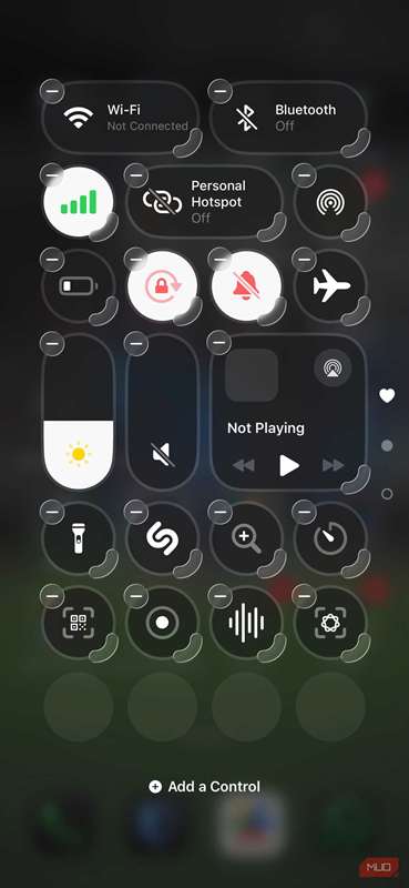 دکمه افزودن کنترل در مرکز کنترل آیفون