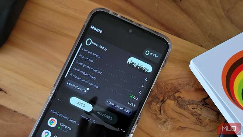برنامه Touch Grass باز در سامسونگ گلکسی Z Flip 6