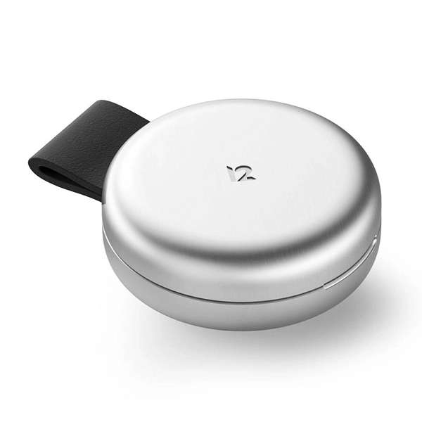 شارژر Twelve South Butterfly بر روی پس‌زمینه سفید