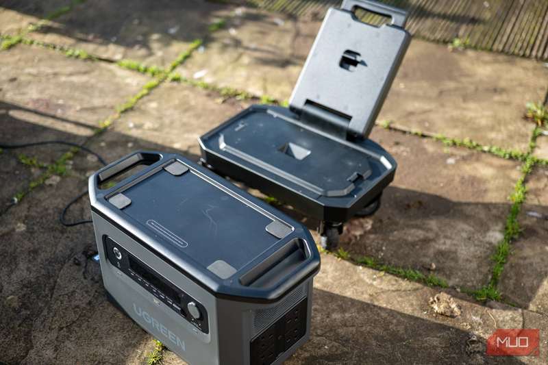 Ugreen PowerRoam GS2200 - جدا شده از پایه چرخ