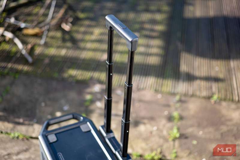 Ugreen PowerRoam GS2200 - دستگیره قابل گسترش