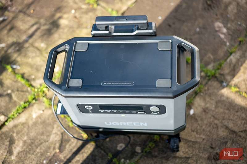 Ugreen PowerRoam GS2200 - نمای بالایی