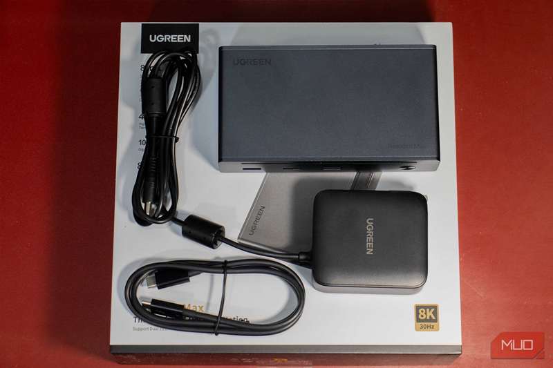 Ugreen Revodok Max 208 روی جعبه‌اش