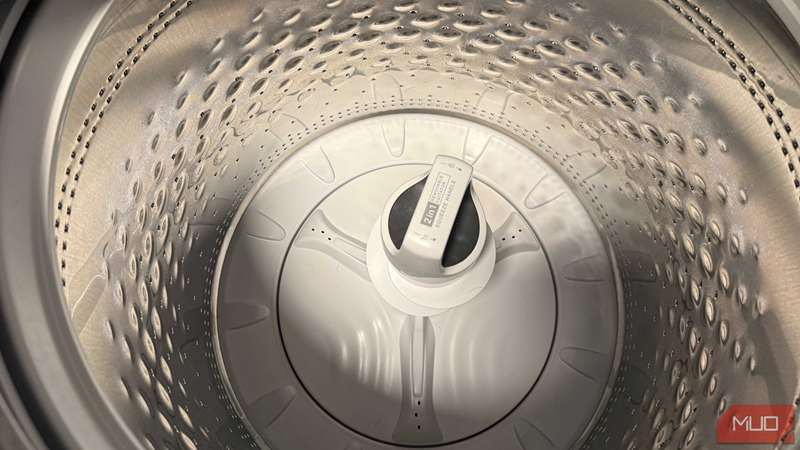 حوض و مکانیزم هم‌زن ماشین لباسشویی