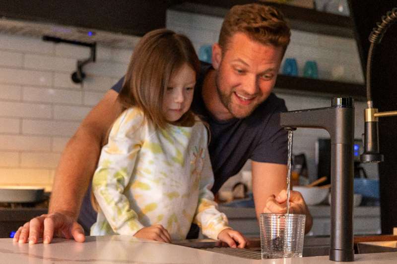 A Father and Daughter Filling Water from the Waterdrop X16 Faucet