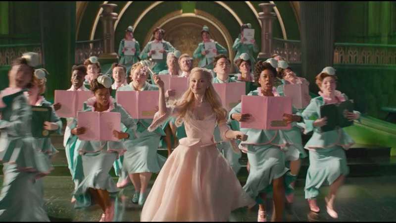 گلیندا و گروه در Wicked: For Good
