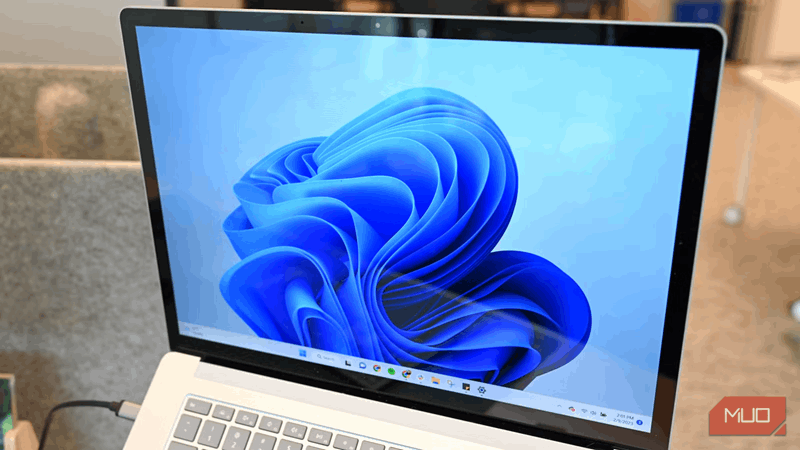 ویندوز ۱۱ روی صفحه نمایش لپ‌تاپ