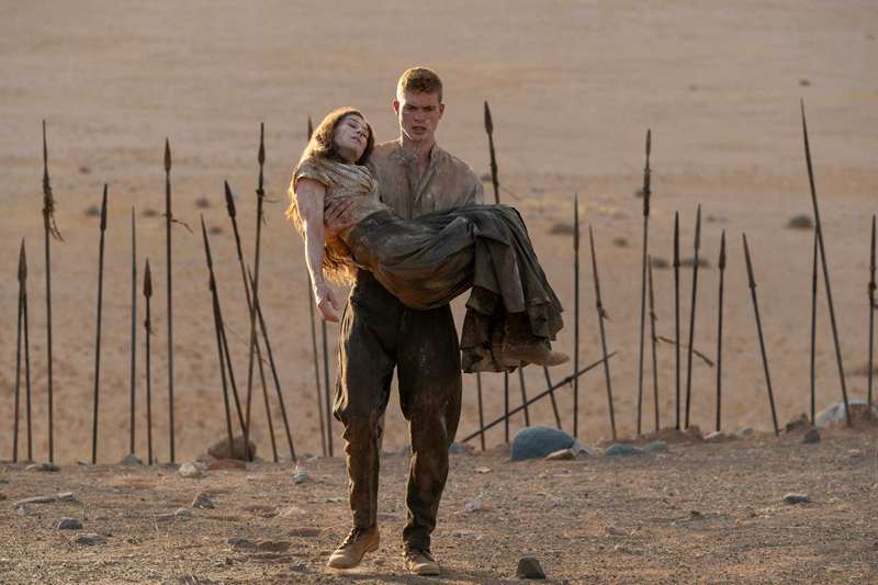 راند مویرین را در راه به شفق حمل می‌کند