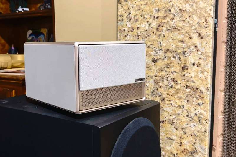 XGIMI Horizon Ultra - درپوش جلو بسته