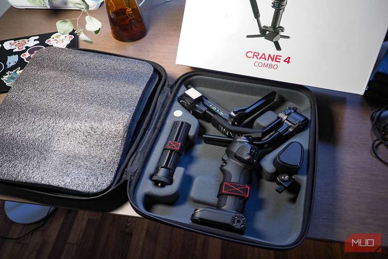 Zhiyun Crane 4 برای سفر بسته‌بندی شده
