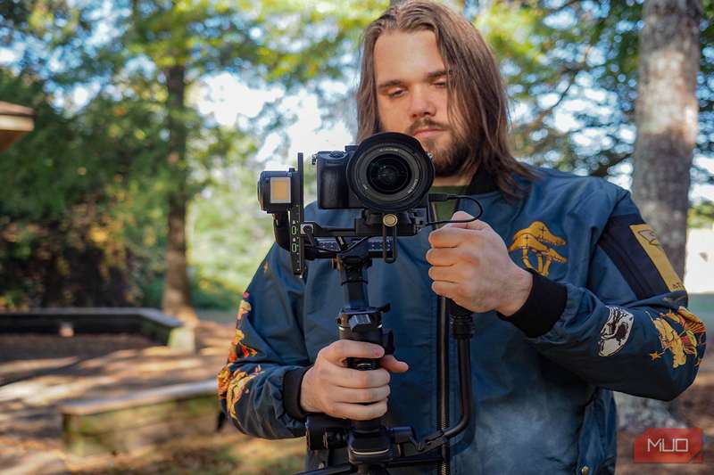 نگهداری دو دستی Zhiyun Crane 4