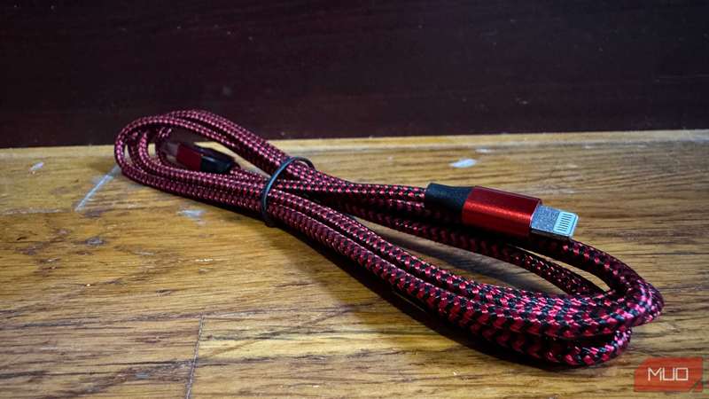 04 کابل لایتنینگ