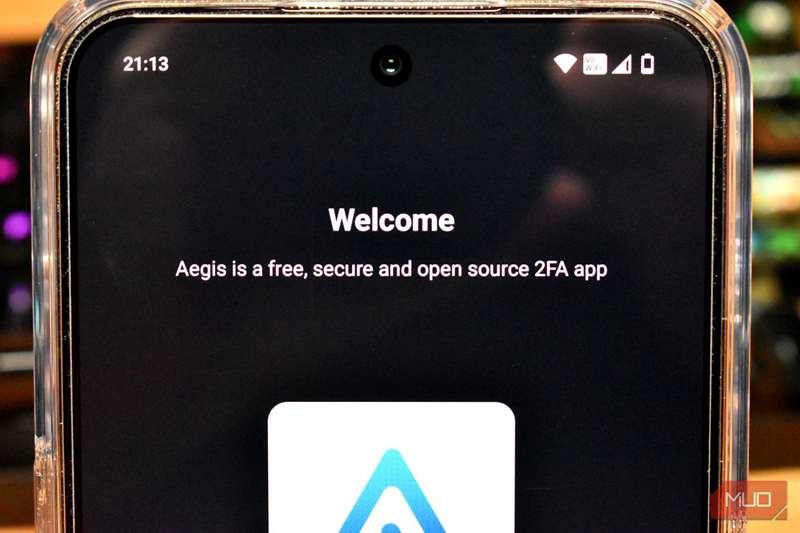 صفحه ورود برنامه 2FA aegis بر روی گوشی هوشمند.