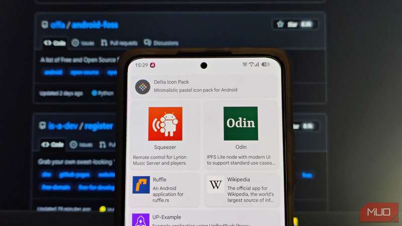 صفحه اصلی فروشگاه برنامه‌های منبع باز F‑Droid با مخزن برنامه‌های FOSS در پس‌زمینه
