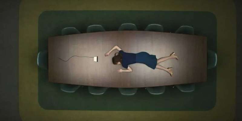 تصویر هلی R بر روی میز در Severance