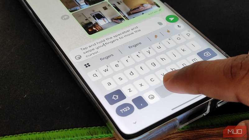 کنترل مکان‌نما با نوار فاصله در Gboard بر روی Android.
