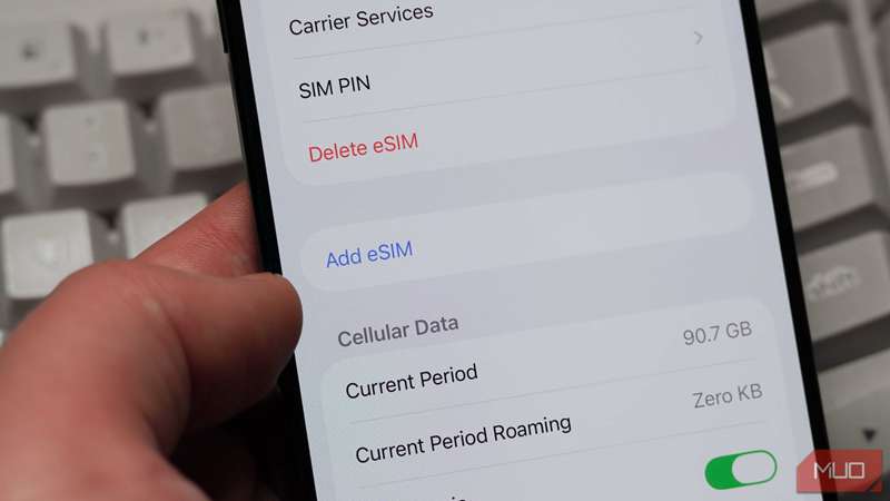 اضافه کردن eSIM به iPhone