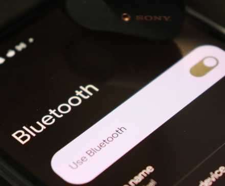 عکس نشان‌دهنده گزینهٔ بلوتوث در Pixel 4a