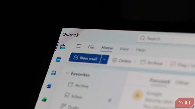 Outlook در حال اجرا بر روی Windows 11.