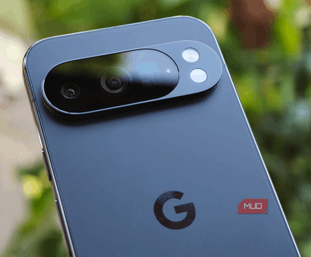 پشتپنل Google Pixel 10 Pro، حسگر دما در کنار دوربین قابل مشاهده