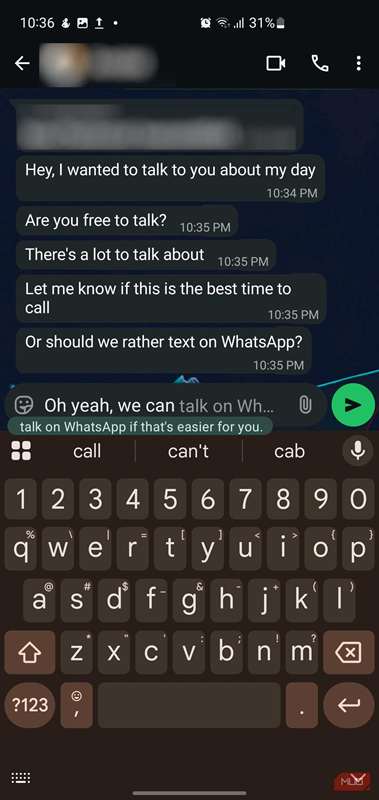 یک گفت‌وگوی واتس‌اپ که پیش‌بینی متن AI درون‌خطی Coreply را نشان می‌دهد.