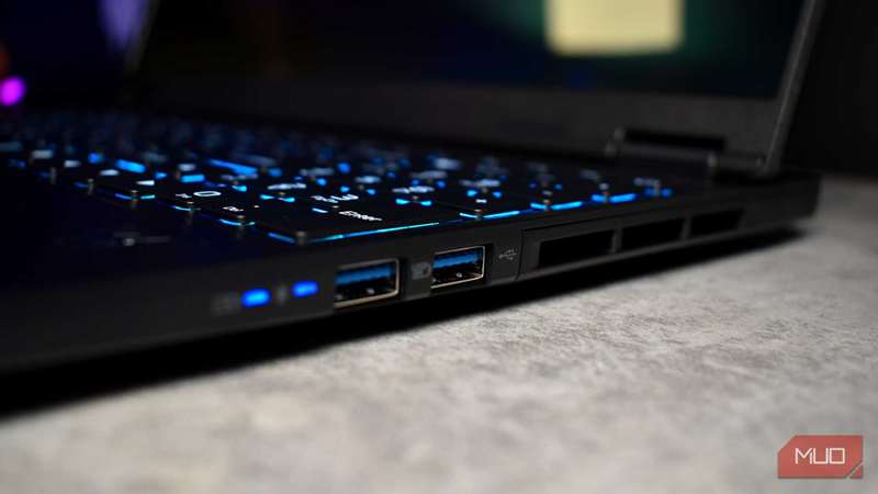 پورت‌های USB لپ‌تاپ Acer Predator Helios Neo 16S AI