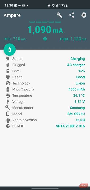 داشبورد Ampere که جریان شارژ ۱٬۰۹۰ mA را با سطح باتری ۱۵٪ نشان می‌دهد.