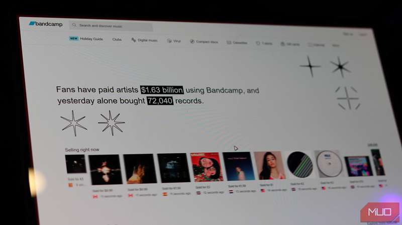 وب‌سایت بندکمپ بر روی لپ‌تاپ