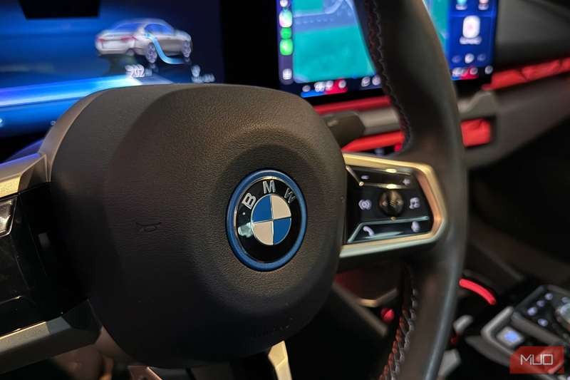 داخل خودرو BMW i5 الکتریکی