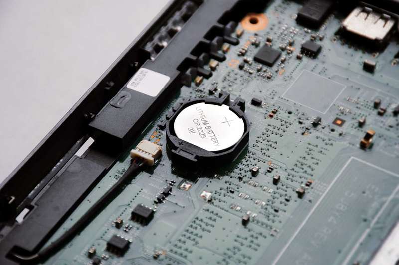 باتری CMOS روی مادربورد