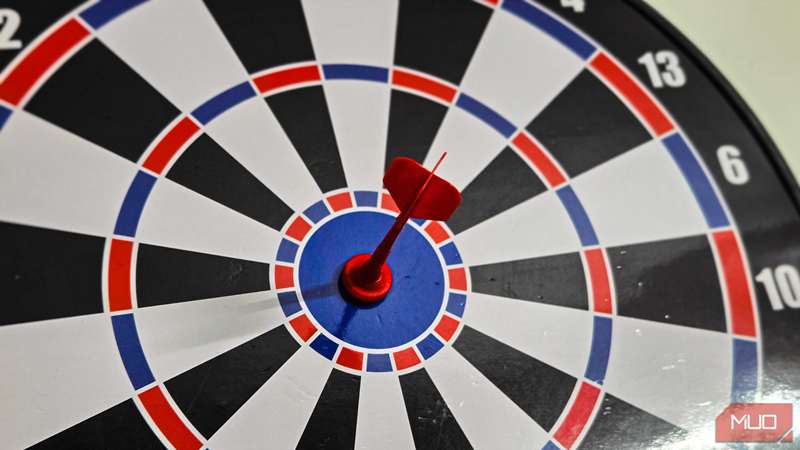 دارت‌ها روی تابلو دارت